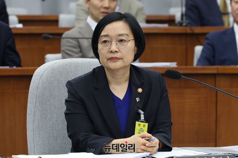 ▲ 한성숙 국무총리 후보자가 26일 국회에서 열린 인사청문회에서 의원들의 질의에 답하고 있다. ⓒ이종현 기자