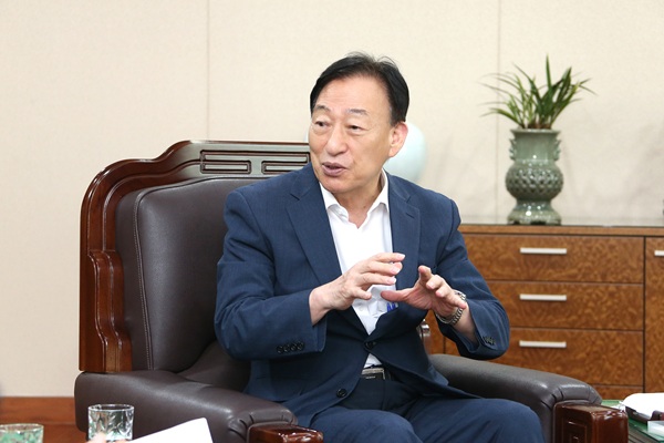 ▲ 설동호 교육감은 26일 본지와의 인터뷰에서 지난 12년간의 교육행정을 돌아보며 화려한 성과보다 ‘사람을 남기는 교육’을 가장 큰 가치로 꼽았다.ⓒ대전시교육청