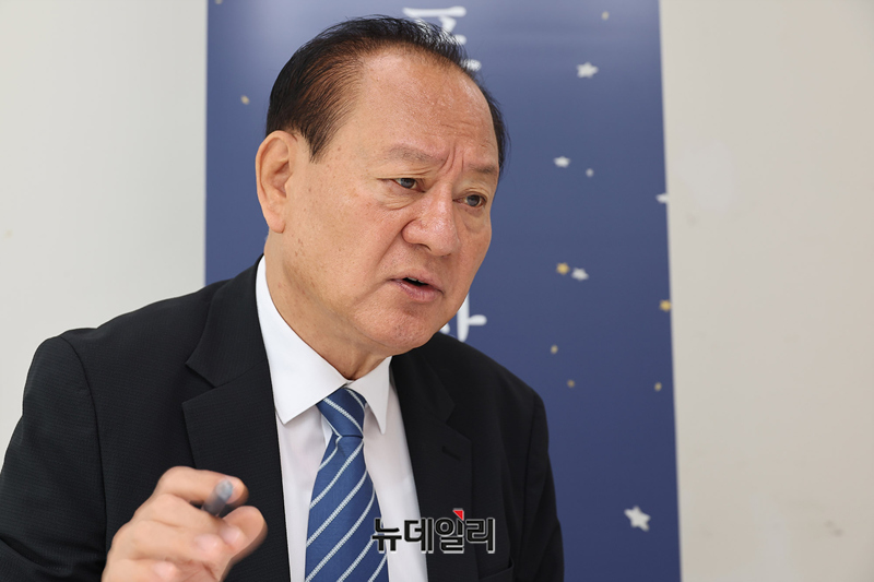 ▲ 유동균 마포구청장 당선인이 25일 뉴데일리와 만나 인터뷰를 하고 있다. ⓒ정상윤 기자