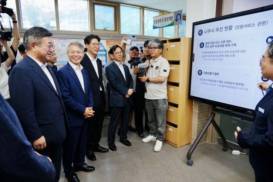 ▲ 광주·전남 통합 점검회의_좌측부터 윤호중 행정안전부 장관, 민형배 전남광주통합특별시장 당선인ⓒ전라남도 제공