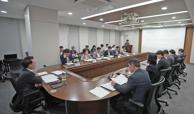 ▲ 춘천시가 종합청렴도 1등급 달성을 목표로 29일 시청 중회의실에서 시장과 부시장, 국·소장, 청렴도 평가 대응 주관부서장 등이 참석한 가운데 '2026년 제2차 청렴추진단 회의'를 개최했다. ⓒ춘천시