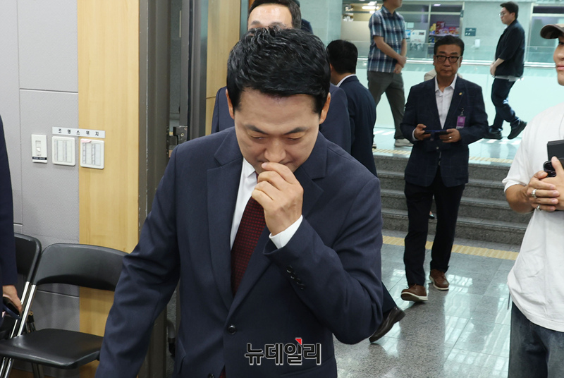 ▲ 장동혁 국민의힘 대표가 29일 국회 의원회관에서 열린 국민의힘 대외협력위원회 청년주권포럼 출범식 좌담회 '올공 2030 청년들에게 주권 회복 해결책을 묻다'에 참석하고 있다. ⓒ이종현 기자