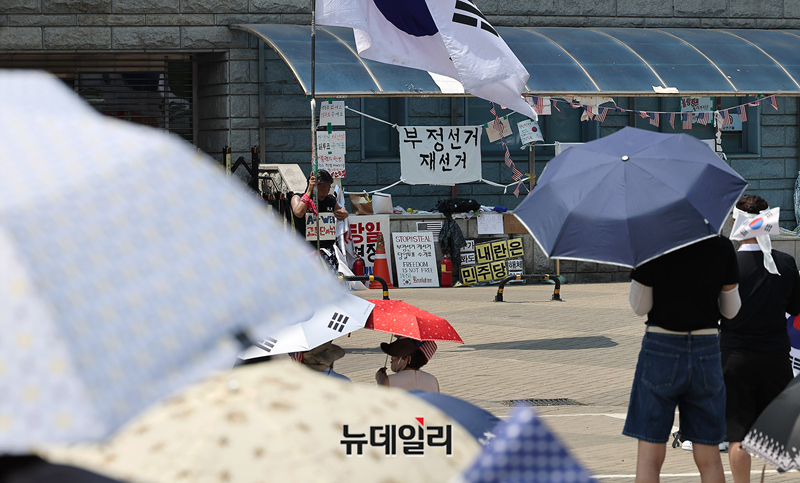 ▲ 29일 오후 서울 송파구 올림픽공원 핸드볼경기장에서 참정권 보장을 요구하는 집회가 25일째 이어지고 있다. ⓒ정상윤 기자