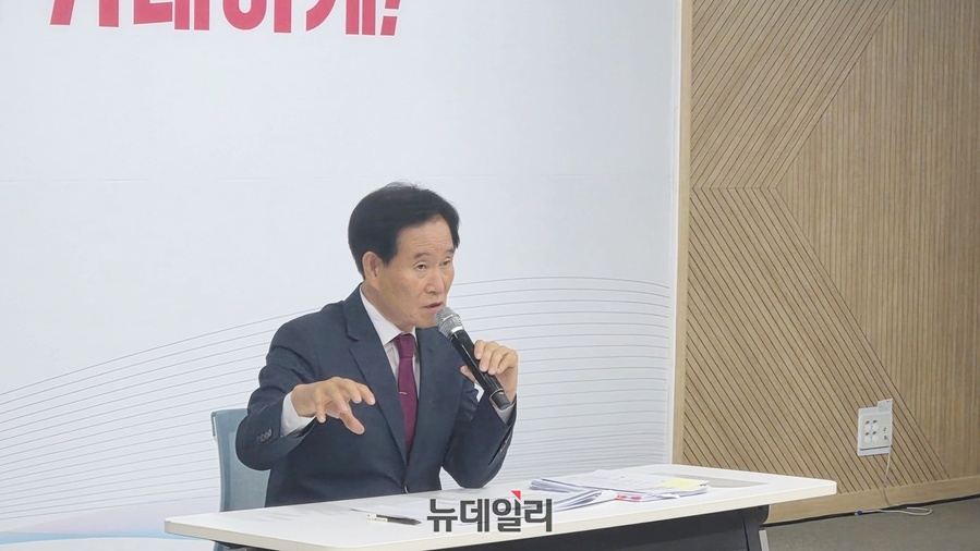 ▲ 곽 위원장은 “지역 경제를 둘러싼 대내외 여건이 녹록지 않은 만큼 경제 현안에 신속하게 대응하는 시스템을 갖추는 것이 무엇보다 중요하다”며 “시장이 직접 경제를 챙기고 민간과 함께 해법을 찾는 상시 대응체계를 구축해야 한다”고 설명했다.ⓒ뉴데일리