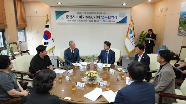 ▲ 협약을 통해 이번에 출시되는 신메뉴는 춘천산 소양강 찰토마토를 활용한 음료로 7월 초부터 전국 메가MGC커피 4300여 개 매장에서 시즌 한정으로 판매될 예정이다. ⓒ춘천시