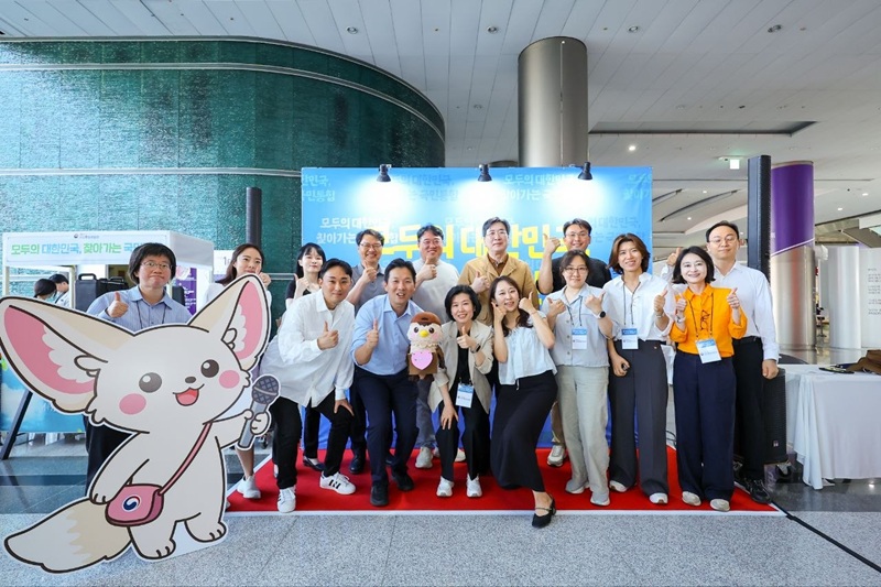 ▲ 대통령 직속 국민통합위원회가 지난 주말 서울 코엑스에서 개최한 '모두의 대한민국, 찾아가는 국민통합' 현장 소통행사에 600여 명의 시민들이 참여해 취업·주거부터 정년연장·출산·육아 문제까지 다양한 제안을 했다. ⓒ국민통합위원회