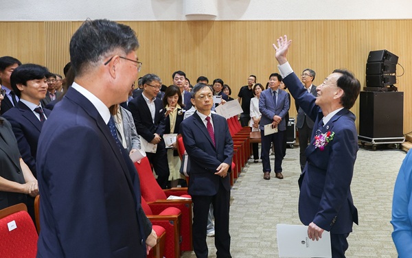 ▲ 29일 설동호 대전시교육감이 12년 임기를 마치며 ‘행복한 학교, 미래를 여는 대전교육’의 여정을 내려놓는다. ⓒ대전시교육청