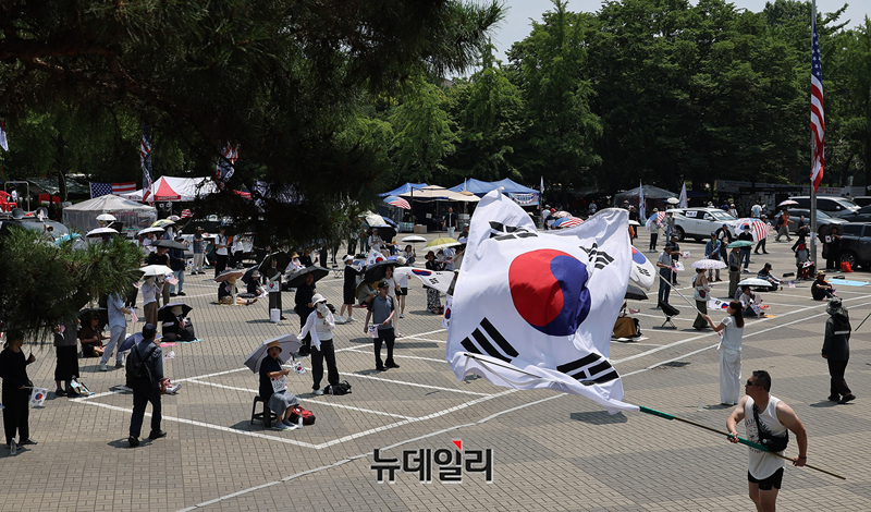 ▲ 6·3 지방선거 투표용지 부족 사태를 규탄하는 잠실개표소 봉쇄 집회가 25일째 이어지고 있는 29일 오후 서울 송파구 올림픽공원 핸드볼경기장 현장. ⓒ정상윤 기자