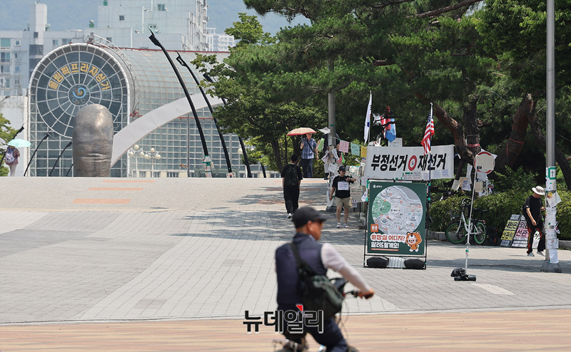 ▲ 6·3 지방선거 투표용지 부족 사태를 규탄하는 잠실개표소 봉쇄 집회가 25일째 이어지고 있는 29일 오후 서울 송파구 올림픽공원 핸드볼경기장 현장. ⓒ정상윤 기자