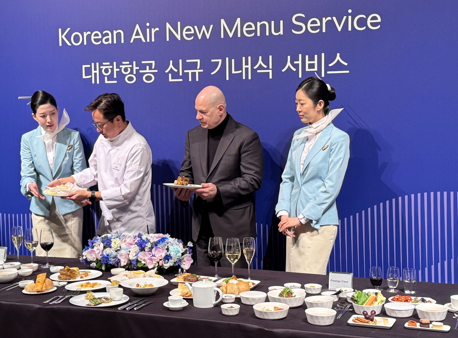 ▲ 대한항공이 지난해 3월, 신규 기내식을 공개한 모습. ⓒ김재홍 기자