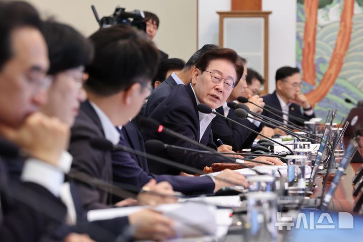 ▲ 이재명 대통령이 30일 청와대에서 열린 국무회의 겸 비상경제점검회의에서 발언하고 있다. ⓒ뉴시스