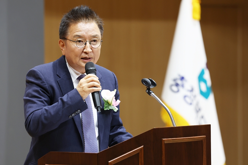▲ 김영환 충북지사가 30일 충북도청 문화홀에서 이임사를 하고 있다. ⓒ충북도