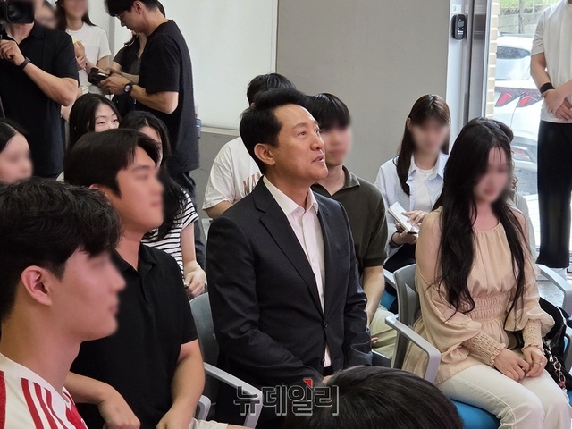 ▲ 오세훈 서울시장이 30일 오후 서울 광진구 건국대학교 신공학관에서 열린 '청년 주거안정정책 타운홀미팅'에 참석해 있다. ⓒ노유지 기자