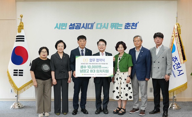 ▲ 협약에 따라 양 기관은 △국제태권도대회 성공 개최를 위한 협력 네트워크 구축 △대회 홍보 및 시민 참여 확대 △자원봉사 현장 지원 △지역사회 참여 분위기 조성 등에 힘을 모으기로 했다. 육동한 춘천시장은 