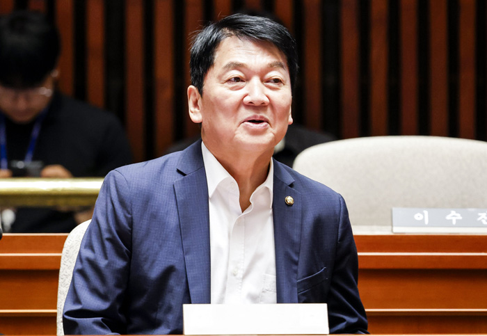 ▲ 안철수 국민의힘 의원이 지난달 18일 국회 예결위회의장에서 열린 의원총회에 참석한 모습. ⓒ뉴시스