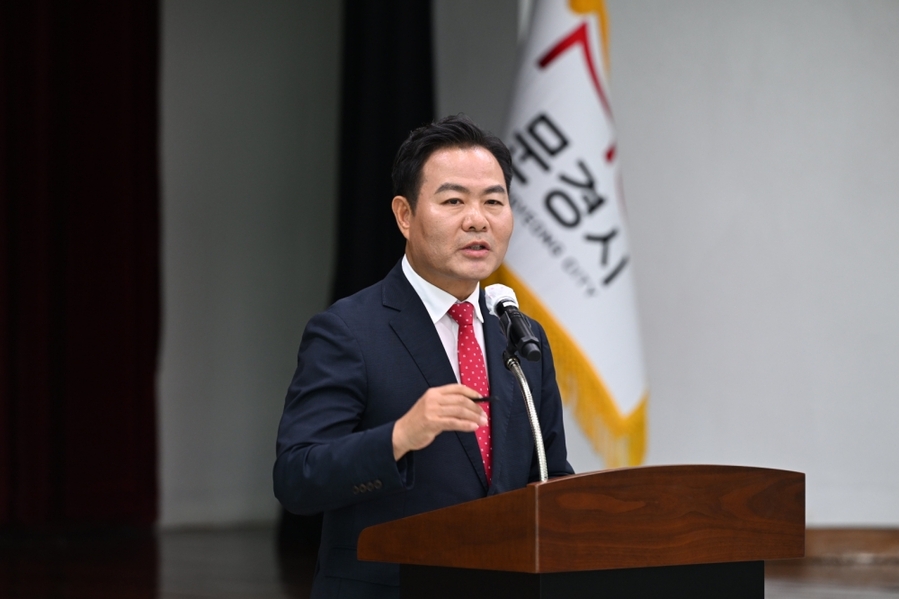▲ 김학홍 문경시장이 취임 기자간담회에서 시정방향을 설명하고 있다ⓒ