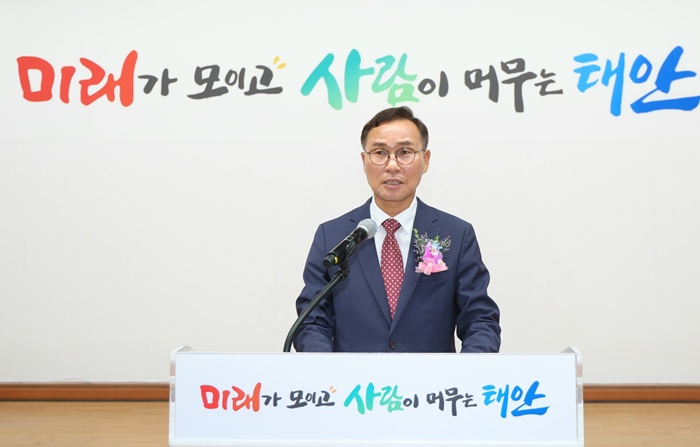 ▲ 윤희신 충남 태안군수가 1일 태안군청 대강당에서 열린 취임식에서 취임사를 하고 있다.ⓒ태안군