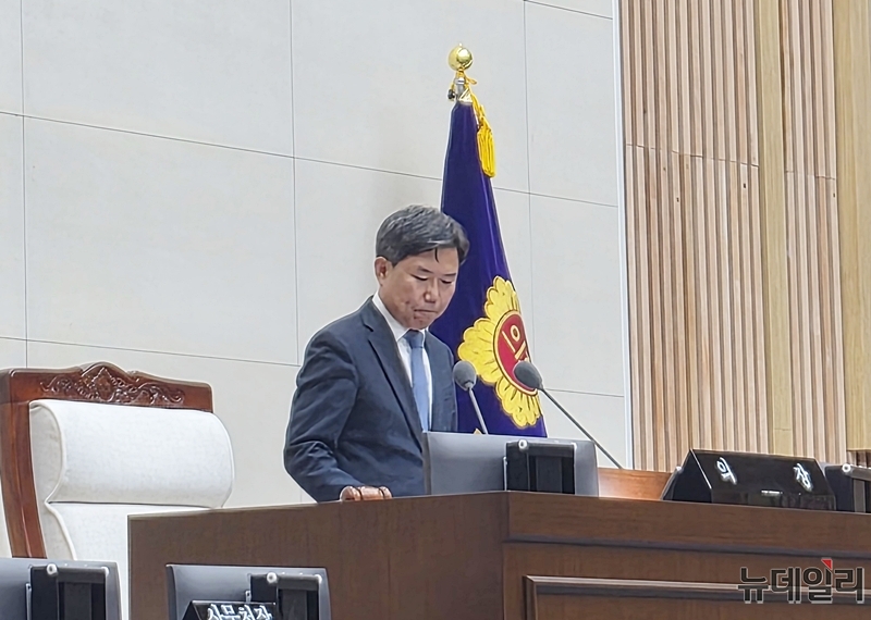 ▲ 이상식 충북도의회 의장이 1일 제435회 임시회 제1차 본회의를 진행하고 있다. ⓒ표윤지 기자
