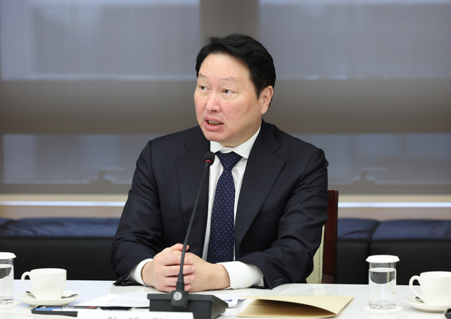 ▲ 최태원 대한상공회의소 회장이 1일 오전 서울 중구 대한상공회의소에서 열린 '국회의장-대한상공회의소 경제대도약 간담회'에서 발언하고 있다. ⓒ뉴시스