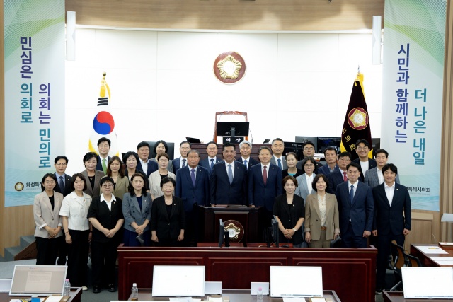 ▲ 화성시의회 단체사진ⓒ화성시의회 제공