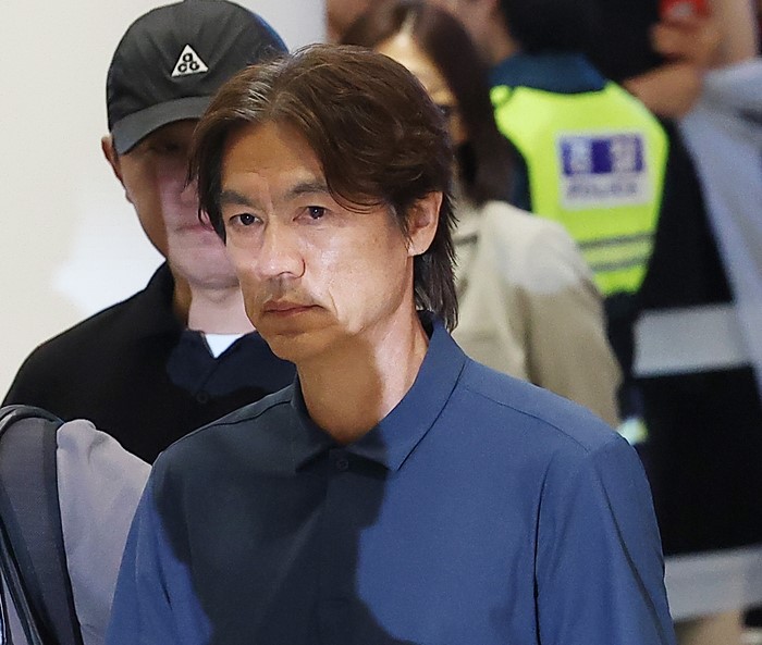 ▲ 홍명보 감독이 2일 인천공항을 통해 미국으로 출국했다.ⓒ연합뉴스 제공