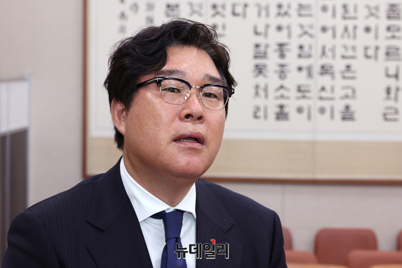 ▲ 김성태 전 쌍방울 회장이 지난 4월 28일 오전 국회에서 열린 윤석열정권정치검찰조작기소의혹사건진상규명국정조사특별위원회 전체회의에서 의원 질의에 답하고 있다. ⓒ이종현 기자