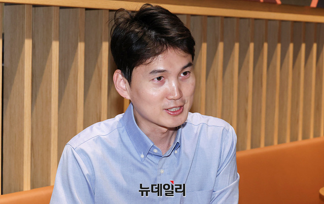 ▲ 박은식 전 국민의힘 비상대책위원이 지난 3일 서울 강북구 수유동의 한 카페에서 뉴데일리와 만나 인터뷰하는 모습. ⓒ서성진 기자