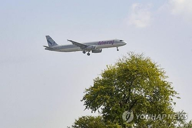 ▲ 파키스탄에 도착하는 이란 대표단 항공기. 출처=AFPⓒ연합뉴스