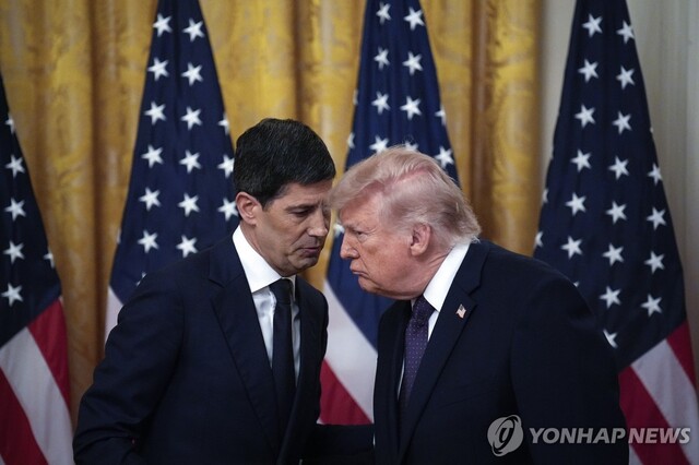 ▲ 케빈 워시 미국 연방준비제도 의장과 도널드 트럼프 미국 대통령. 출처=EPAⓒ연합뉴스