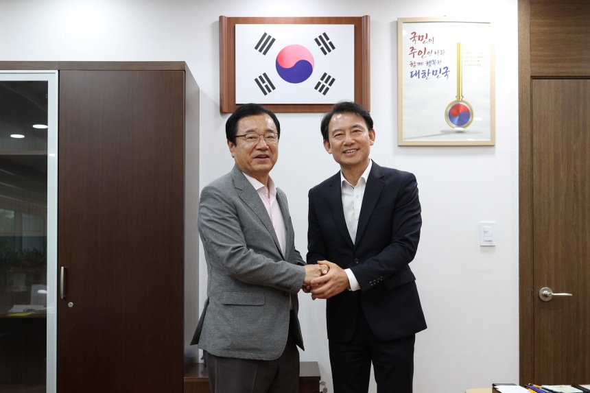 ▲ 이현재 하남시장(사진 왼쪽)과 최현덕 남양주시장 ⓒ남양주시 제공