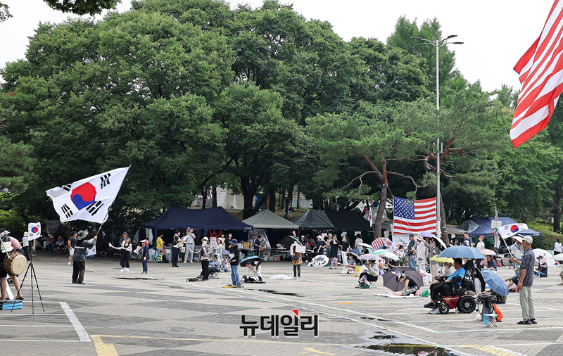 ▲ 3일 서울 송파구 올림픽공원 핸드볼경기장 앞 봉쇄 집회 현장. ⓒ정상윤 기자