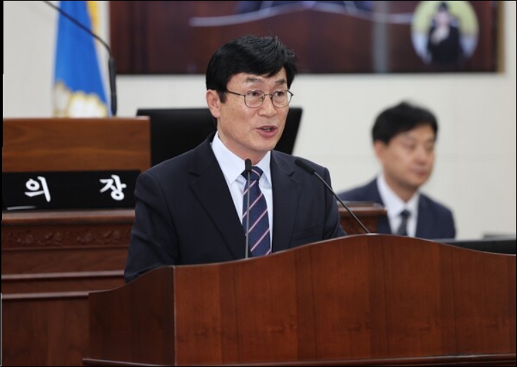 ▲ 이장섭 청주시장이 3일 청주시의회 본회의장에서 열린 제103회 임시회 2차 본회의에서 민선9기 첫 시정연설을 하고 있다. ⓒ청주시 제공