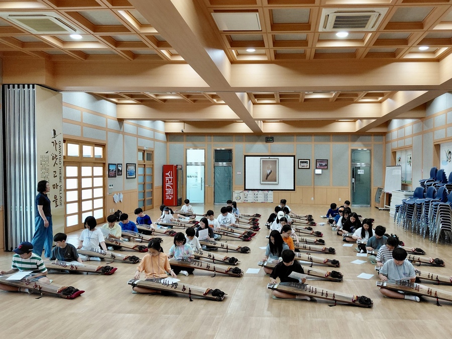 ▲ 고령의 역사와 문화를 상징하는 가야금. 고령군은 역사문화 자원을 활용한 관광 활성화에 힘을 쏟고 있다.ⓒ고령군