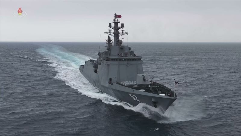 ▲ 김정은 북한 국무위원장이 지난 6월 4일 작전수행능력평가 시험공정에 착수한 해군 구축함 강건호를 방문해 항해 시험을 참관했다고 조선중앙TV가 보도했다. 사진은 조선중앙TV 캡처. ⓒ뉴시스