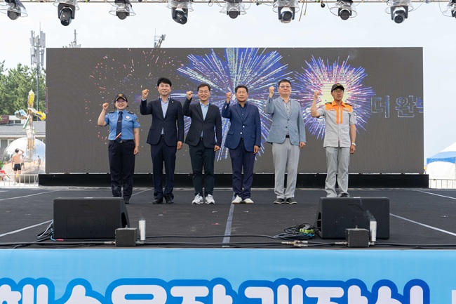 ▲ 강릉시는 경포해수욕장 개장을 앞두고 수상안전요원 등 현장 안전관리 인력 배치를 완료하고, 피서객들이 안심하고 해수욕장을 이용할 수 있도록 운영 준비를 마무리하는 등 본격적인 여름철 해수욕장 운영에 돌입했다. ⓒ강릉시
