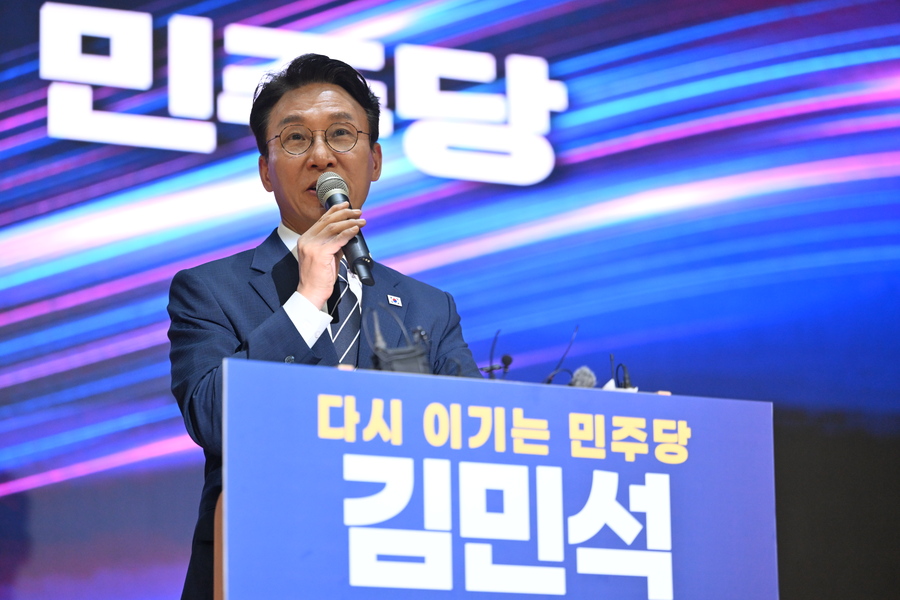 ▲ 김민석 전 국무총리가 6일 오전 전남광주 동구 전일빌딩 245에서 더불어민주당 당대표 선거 출마 선언을 하고 있다. 2026.07.06. ⓒ뉴시스