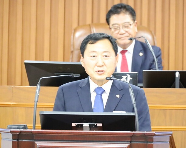 ▲ 제10대 충남 논산시의회 전반기 의장에 선출된 더불어민주당 이건창 의원이 인사말을 하고 있다.ⓒ논산시의회