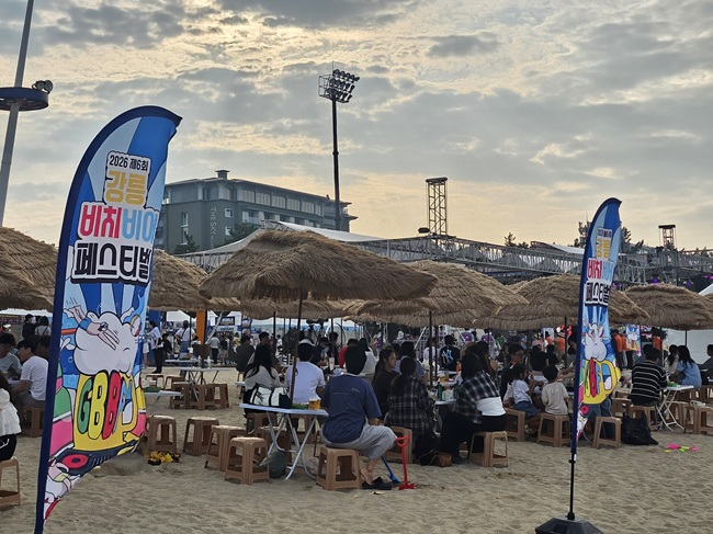▲ 강릉시가 지난 3일부터 5일까지 경포해변 중앙광장 일원에서 개최한 '2026 제6회 강릉 비치비어 페스티벌'을 성황리에 마무리했다. ⓒ강릉시