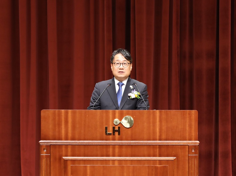 ▲ 6일 LH 제7대 CEO로 임명된 이성훈 사장 취임식 모습.ⓒLH