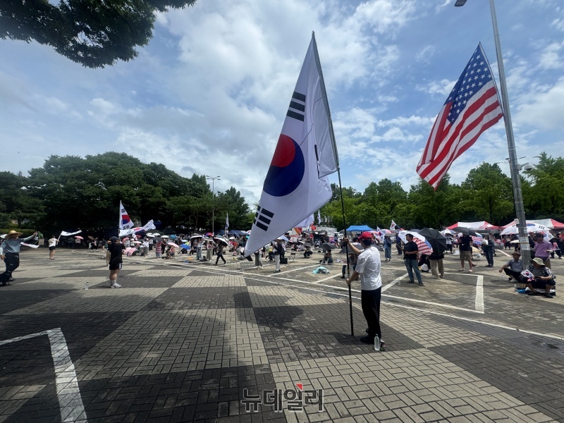 ▲ 6일 서울 송파구 올림픽공원 핸드볼경기장 앞 봉쇄 집회 현장. ⓒ임찬웅 기자
