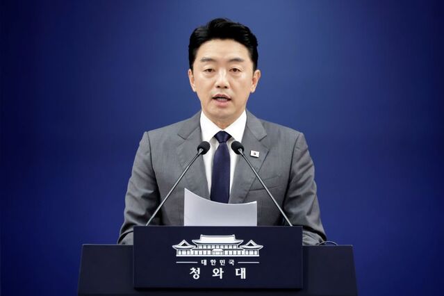 ▲ 강훈식 비서실장이 6일 청와대에서 메가프로젝트 민관합동 점검회의 결과 브리핑을 하고 있다. ⓒ뉴시스