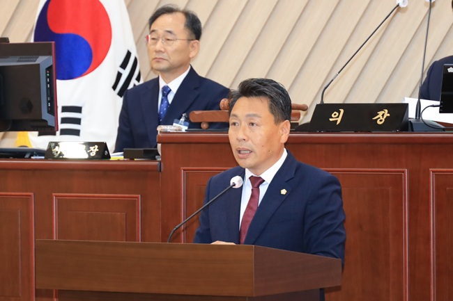 ▲ 당선인사하는 김원학 의장. ⓒ삼척시의회