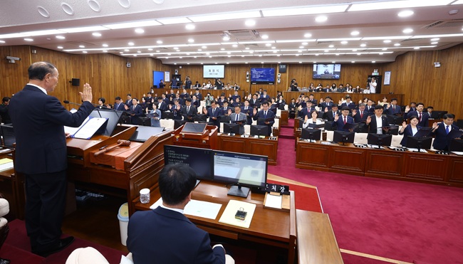 ▲ 제12대 강원특별자치도의회가 6일 개원식을 갖고 4년간의 의정활동에 돌입했다. ⓒ강원특별자치도의회