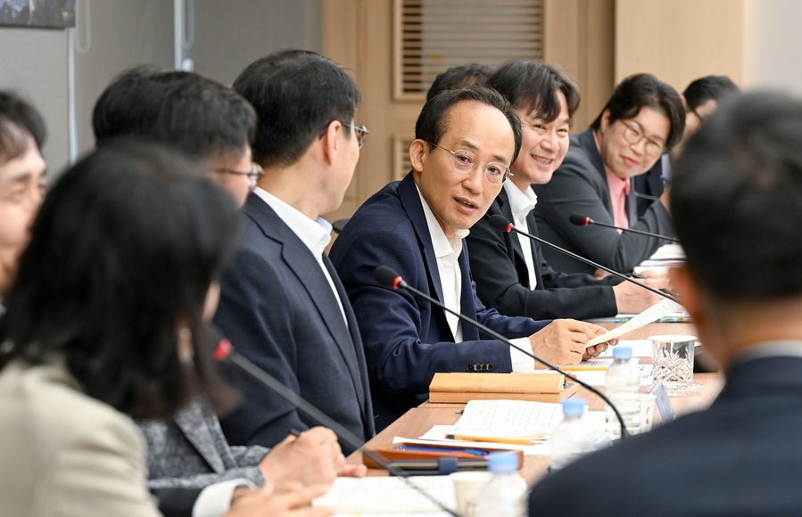 ▲ 추경호 대구시장이 취임 후 첫 월요일 간부회의를 주재하며 2분 보고와 페이퍼리스 회의 도입 등 실무 중심의 시정 운영 방향을 공유하고 있다.ⓒ대구시