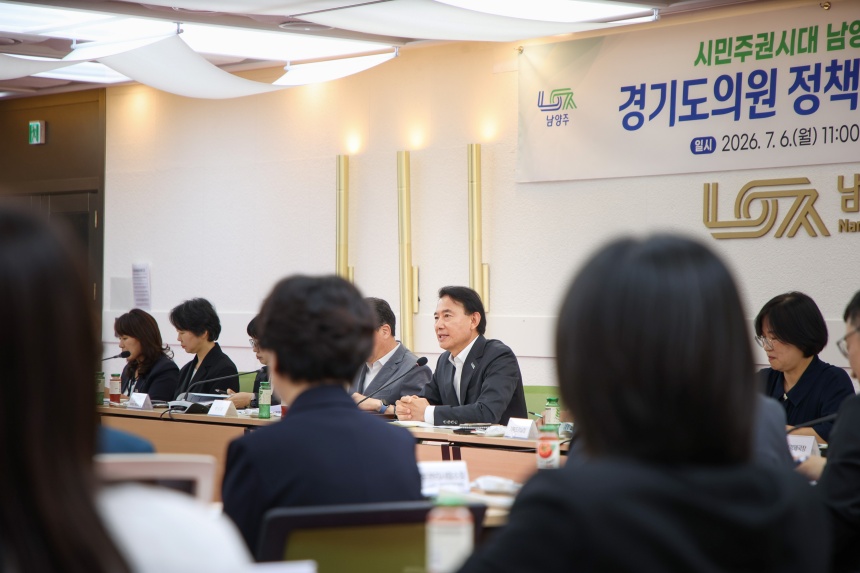 ▲ 최현덕 남양주시장이 시청 여유당에서 열린 경기도의원 정책협력 간담회에서 주요 협력사업에 대해 설명하고 있다 ⓒ남양주시 제공