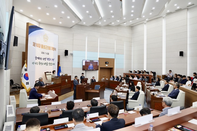 ▲ 제10대 횡성군의회가 6일 의회 본회의장에서 개원식을 열고 4년간의 공식 의정활동에 돌입했다. ⓒ횡성군의회