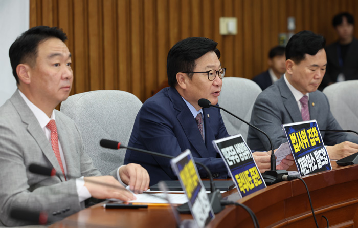 ▲ 정점식(가운데) 국민의힘 원내대표가 7일 국회에서 열린 원내대책회의에서 발언하고 있다. ⓒ뉴시스