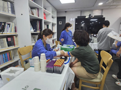 ▲ 한 도시제조업 종사자가 '찾아가는 특수건강진단'을 통해 검진을 받고 있다. ⓒ서울시