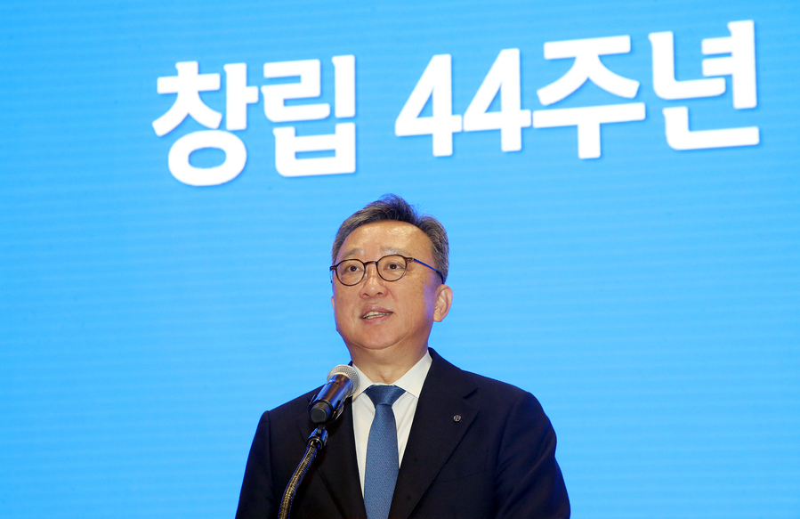 ▲ 정상혁 신한은행장이 7일 서울 중구 신한은행 본점에서 열린 창립 44주년 기념식에서 발언하고 있다. ⓒ 신한은행