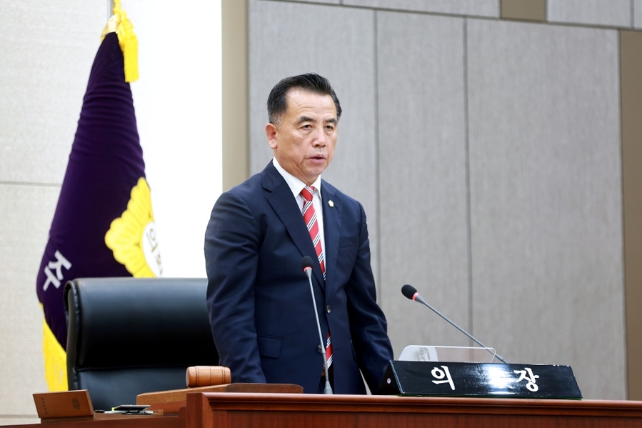 ▲ 김종식 성주군의회 의장이 10대의회 첫 임시회 본회의를 진행하고 있다ⓒ